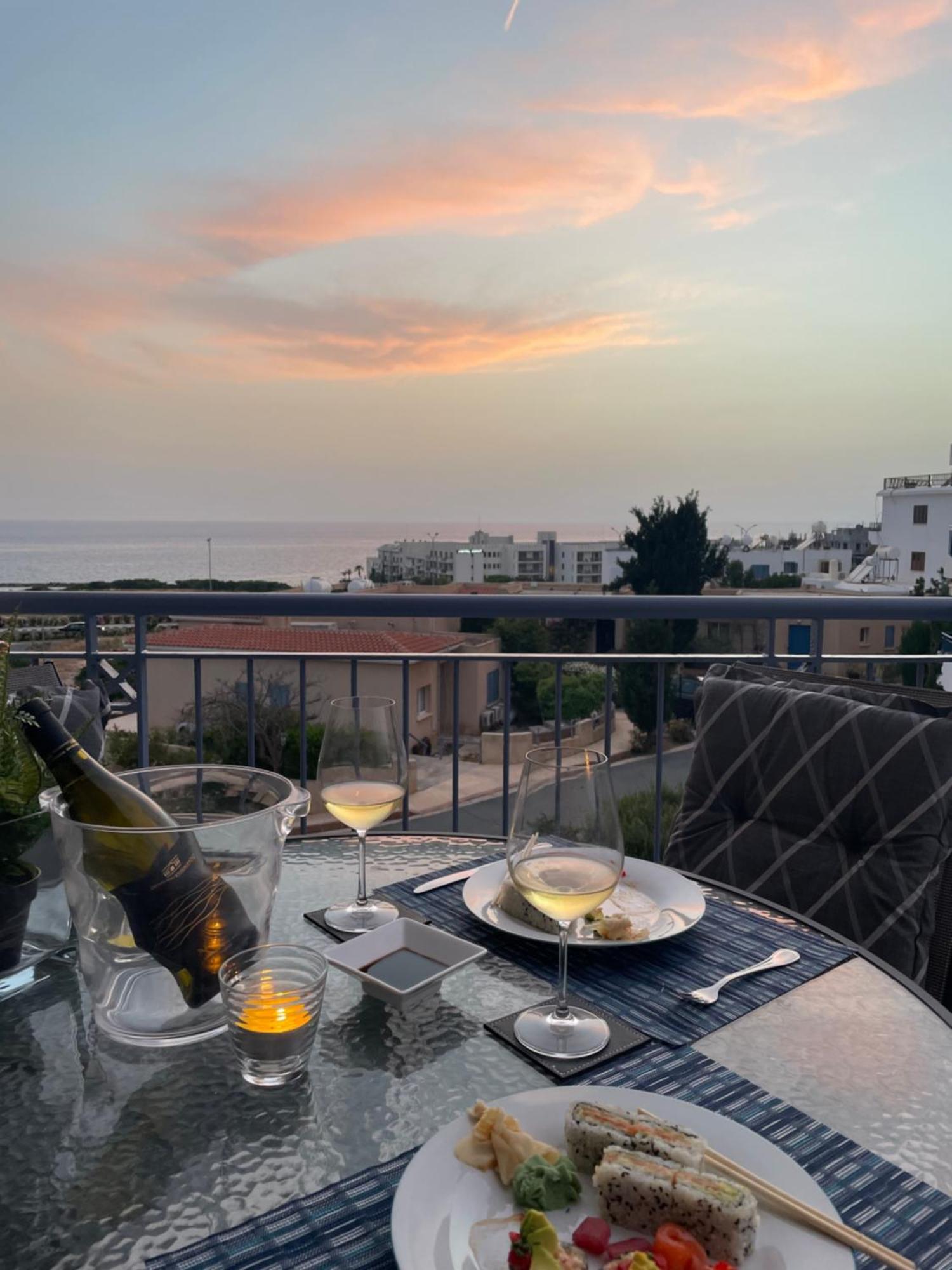 Direct Sea View & Quality Bed - Kings Palace 1 Bed Pafos Dış mekan fotoğraf
